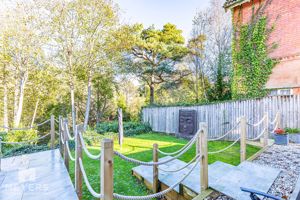 Photo 16- click for photo gallery